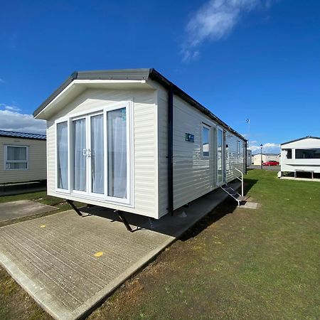 Verbzen Holiday Caravan At St Osyth Beach, Clacton-On-Sea By Verb Holidays Saint Osyth Exterior photo