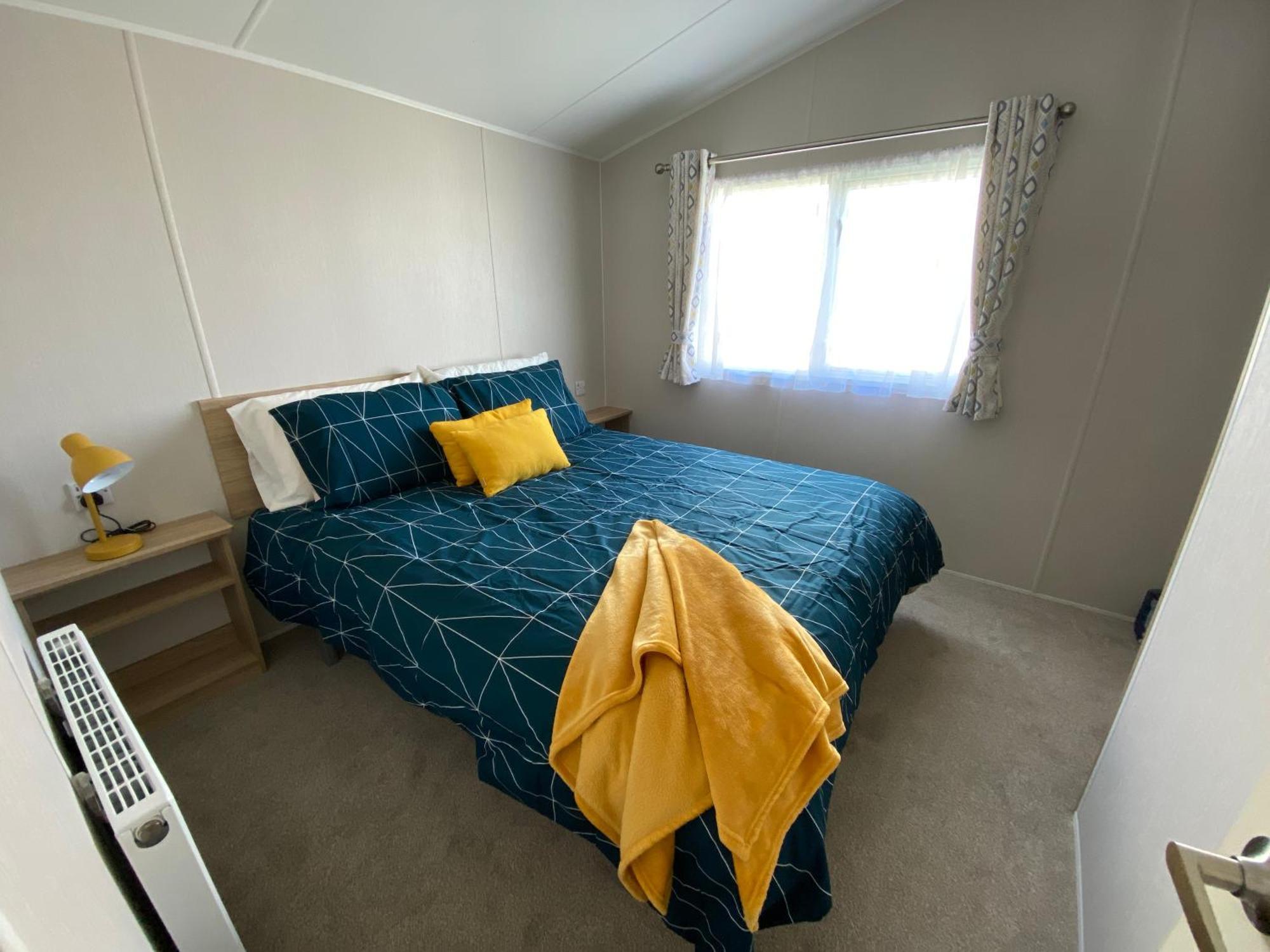 Verbzen Holiday Caravan At St Osyth Beach, Clacton-On-Sea By Verb Holidays Saint Osyth Exterior photo